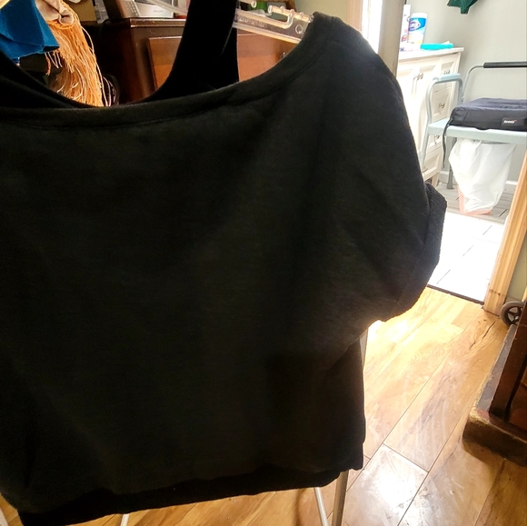 Fabletics Ladies Size Medium Black Grey Workout Top Cap Sleeves Round Neckline - Picture 16 of 16